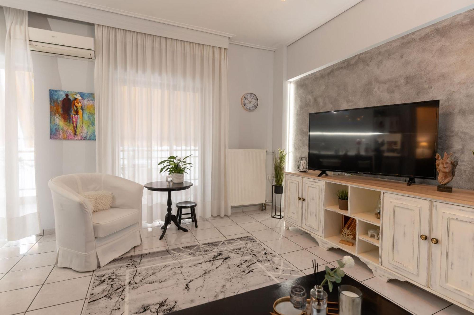 Unique Central Apartment Larissa Exterior photo